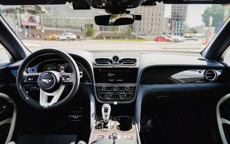 Bentley Bentayga I, 2023 год, 27 300 000 рублей, 13 фотография