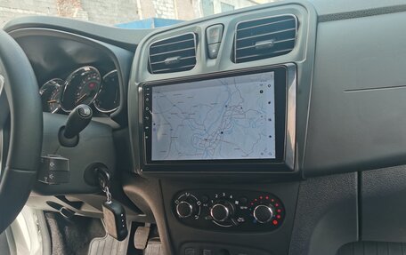 Renault Logan II, 2019 год, 1 100 000 рублей, 2 фотография