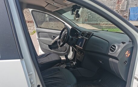 Renault Logan II, 2019 год, 1 100 000 рублей, 3 фотография