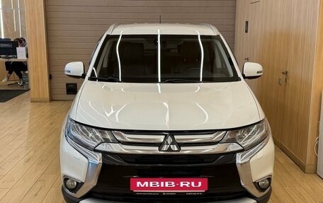 Mitsubishi Outlander III рестайлинг 3, 2016 год, 1 699 000 рублей, 2 фотография
