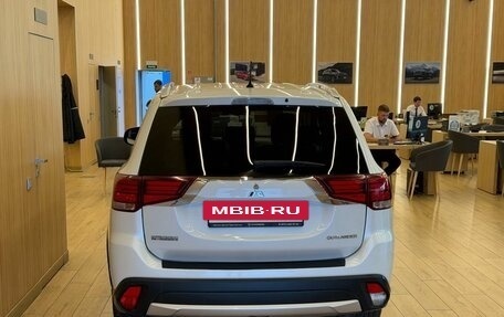 Mitsubishi Outlander III рестайлинг 3, 2016 год, 1 699 000 рублей, 5 фотография