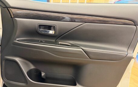 Mitsubishi Outlander III рестайлинг 3, 2016 год, 1 699 000 рублей, 12 фотография