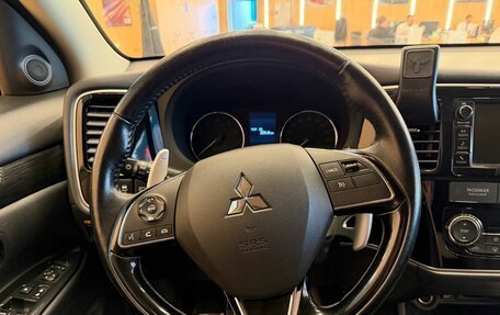 Mitsubishi Outlander III рестайлинг 3, 2016 год, 1 699 000 рублей, 10 фотография