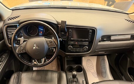 Mitsubishi Outlander III рестайлинг 3, 2016 год, 1 699 000 рублей, 9 фотография