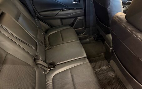 Mitsubishi Outlander III рестайлинг 3, 2016 год, 1 699 000 рублей, 18 фотография
