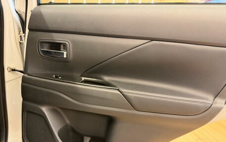 Mitsubishi Outlander III рестайлинг 3, 2016 год, 1 699 000 рублей, 17 фотография