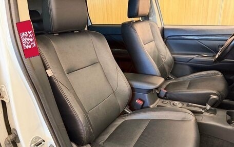 Mitsubishi Outlander III рестайлинг 3, 2016 год, 1 699 000 рублей, 14 фотография