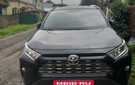 Toyota RAV4, 2020 год, 3 350 000 рублей, 2 фотография