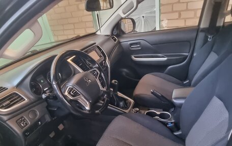 Mitsubishi L200 IV рестайлинг, 2019 год, 2 800 000 рублей, 6 фотография