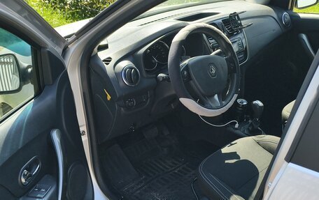 Renault Logan II, 2015 год, 950 000 рублей, 6 фотография