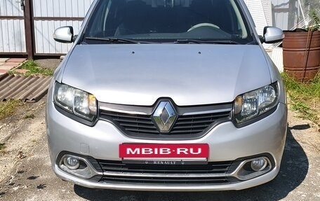Renault Logan II, 2015 год, 950 000 рублей, 2 фотография