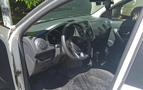 Renault Logan II, 2018 год, 800 000 рублей, 5 фотография