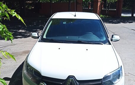Renault Logan II, 2018 год, 800 000 рублей, 4 фотография