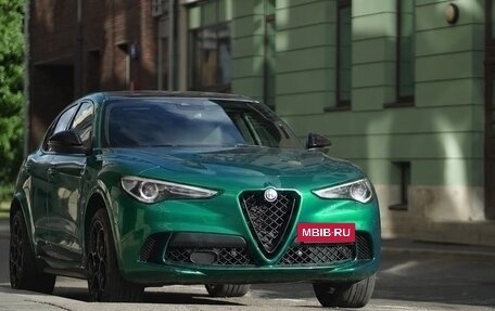 Alfa Romeo Stelvio, 2022 год, 6 800 000 рублей, 2 фотография