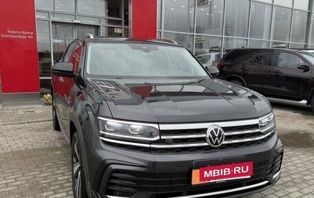 Volkswagen Teramont I, 2022 год, 4 490 000 рублей, 2 фотография