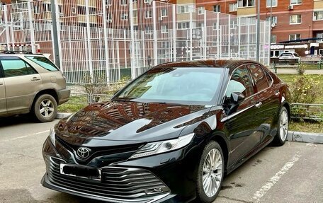 Toyota Camry, 2018 год, 3 080 000 рублей, 2 фотография