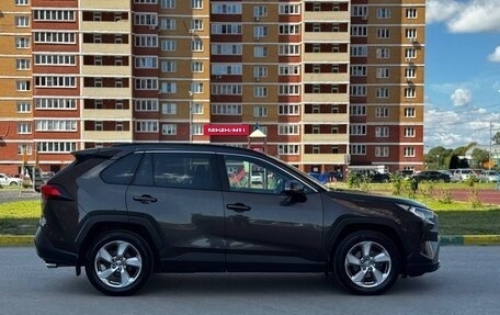 Toyota RAV4, 2021 год, 2 930 000 рублей, 4 фотография