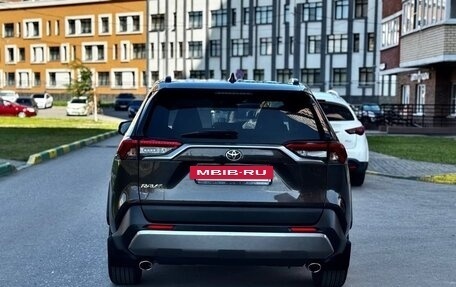 Toyota RAV4, 2021 год, 2 930 000 рублей, 6 фотография