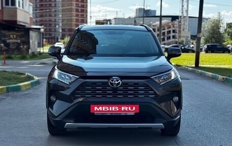 Toyota RAV4, 2021 год, 2 930 000 рублей, 2 фотография