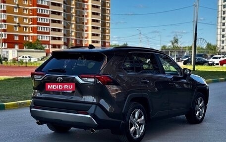Toyota RAV4, 2021 год, 2 930 000 рублей, 5 фотография