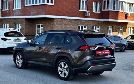 Toyota RAV4, 2021 год, 2 930 000 рублей, 7 фотография