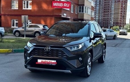 Toyota RAV4, 2021 год, 2 930 000 рублей, 9 фотография