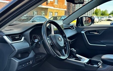 Toyota RAV4, 2021 год, 2 930 000 рублей, 18 фотография
