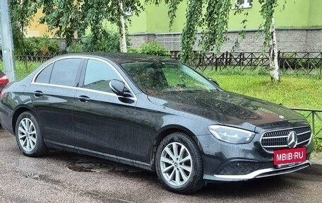 Mercedes-Benz E-Класс, 2021 год, 3 650 000 рублей, 2 фотография