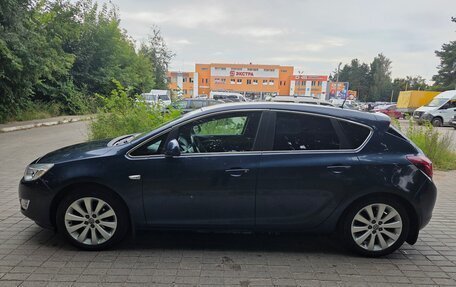 Opel Astra J, 2011 год, 990 000 рублей, 2 фотография