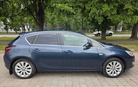 Opel Astra J, 2011 год, 990 000 рублей, 6 фотография
