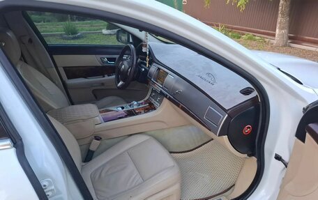 Jaguar XF I рестайлинг, 2011 год, 890 000 рублей, 24 фотография