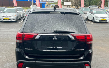 Mitsubishi Outlander III рестайлинг 3, 2017 год, 1 910 000 рублей, 6 фотография