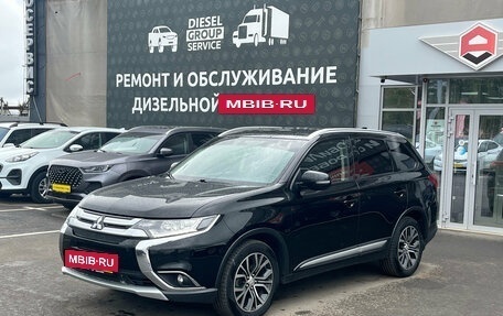 Mitsubishi Outlander III рестайлинг 3, 2017 год, 1 910 000 рублей, 3 фотография