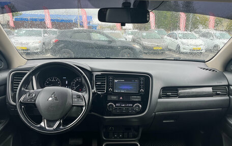 Mitsubishi Outlander III рестайлинг 3, 2017 год, 1 910 000 рублей, 23 фотография