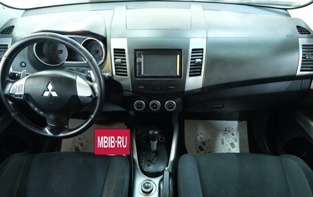 Mitsubishi Outlander III рестайлинг 3, 2008 год, 1 099 000 рублей, 13 фотография