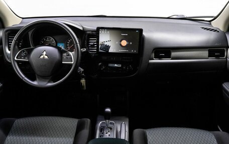 Mitsubishi Outlander III рестайлинг 3, 2015 год, 1 450 000 рублей, 17 фотография