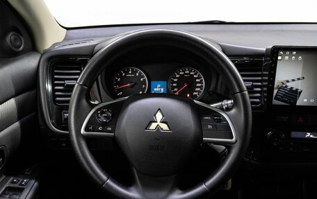 Mitsubishi Outlander III рестайлинг 3, 2015 год, 1 450 000 рублей, 18 фотография