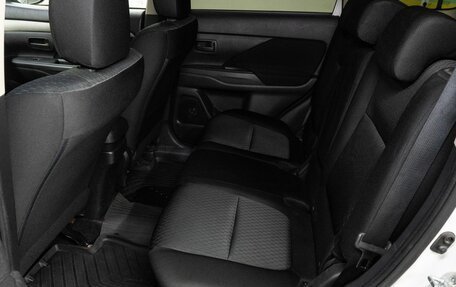 Mitsubishi Outlander III рестайлинг 3, 2015 год, 1 450 000 рублей, 14 фотография
