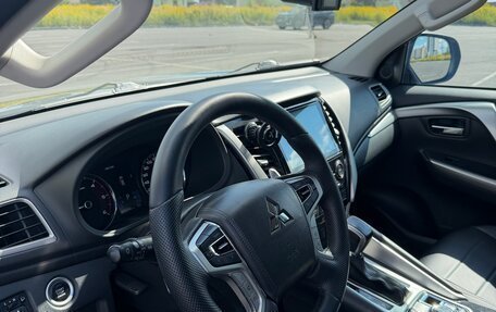 Mitsubishi Pajero Sport III рестайлинг, 2018 год, 3 300 000 рублей, 12 фотография