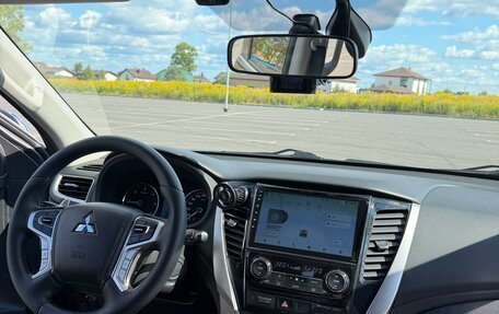 Mitsubishi Pajero Sport III рестайлинг, 2018 год, 3 300 000 рублей, 11 фотография