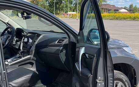 Mitsubishi Pajero Sport III рестайлинг, 2018 год, 3 300 000 рублей, 9 фотография