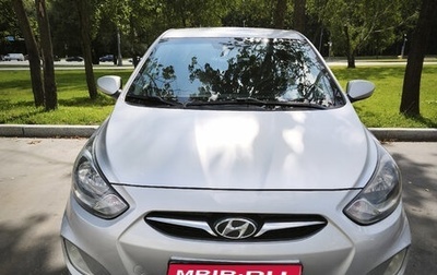 Hyundai Solaris II рестайлинг, 2012 год, 700 000 рублей, 1 фотография