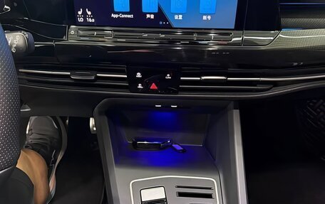 Volkswagen Golf VIII, 2023 год, 2 190 000 рублей, 15 фотография