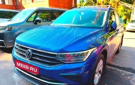 Volkswagen Tiguan II, 2021 год, 2 700 000 рублей, 2 фотография