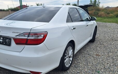 Toyota Camry, 2015 год, 1 900 000 рублей, 4 фотография