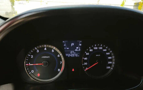 Hyundai Solaris II рестайлинг, 2012 год, 700 000 рублей, 2 фотография