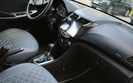 Hyundai Solaris II рестайлинг, 2012 год, 700 000 рублей, 12 фотография