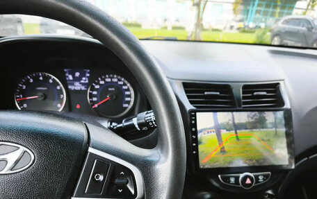Hyundai Solaris II рестайлинг, 2012 год, 700 000 рублей, 13 фотография
