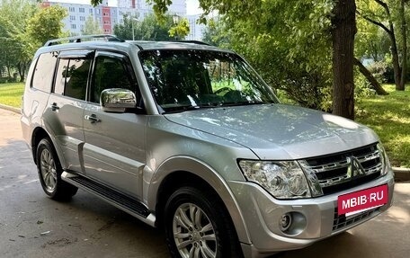 Mitsubishi Pajero IV, 2011 год, 2 800 000 рублей, 3 фотография