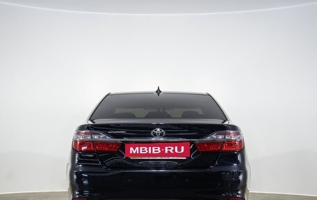 Toyota Camry, 2017 год, 2 249 000 рублей, 2 фотография